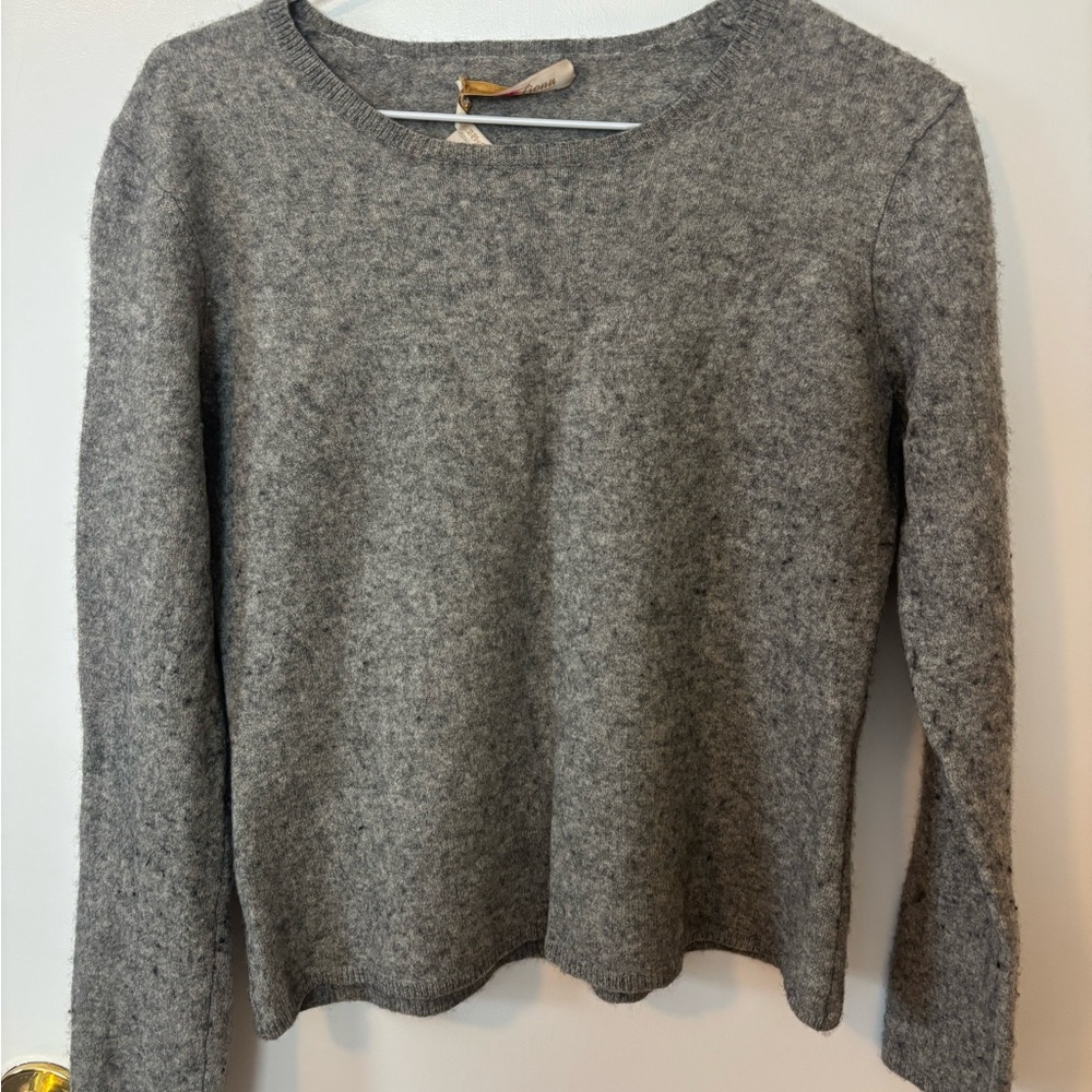 Fiona Gray 100% Cashmere Cozy Feminine Sweater